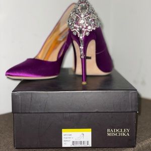 BRAND NEW never worn. 
*Badgley Mischka Gorgous Satin Pumps